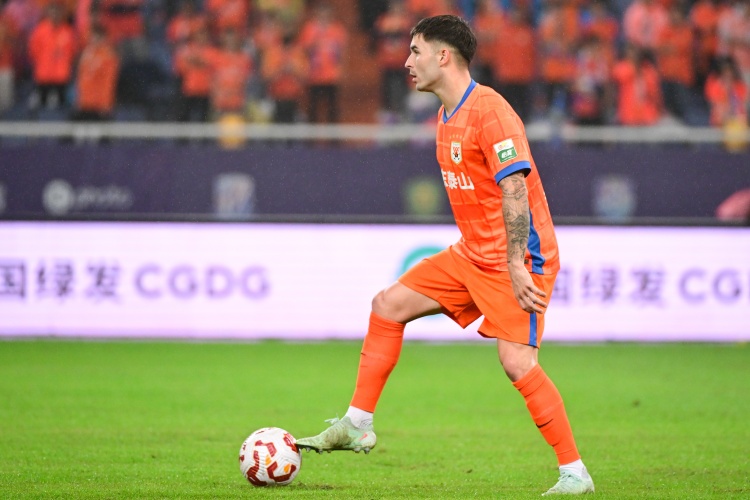 乐鱼体育APP-加盟仅半年！阿斯：泰山后卫洛佩斯与球队解约，将加盟阿尔瓦塞特